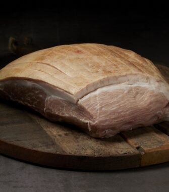 Fersk Skinkesteg, letsaltet. Duroc grisen fra Ladegaard